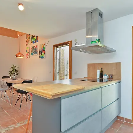 House 1717 بيت للعطل بالي
