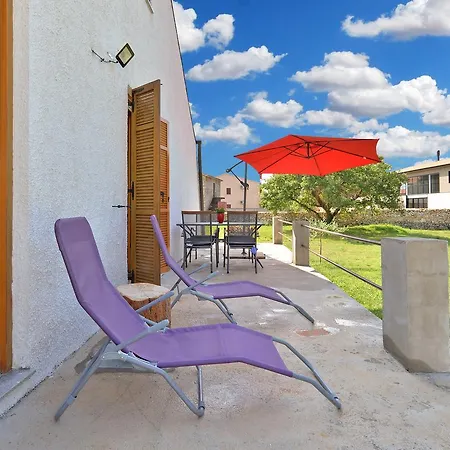 بيت للعطل House 1717 *