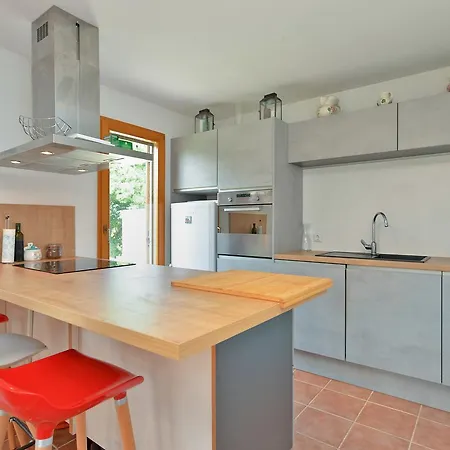بيت للعطل House 1717