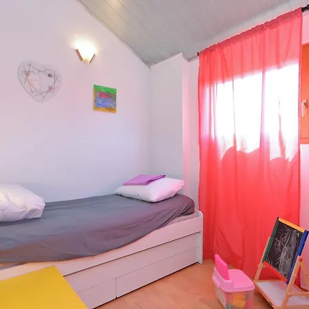 بيت للعطل House 1717